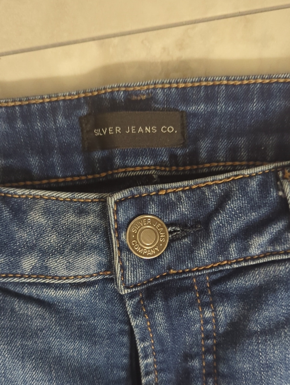 Silver Jeans - Picture 2 of 4